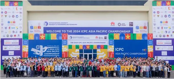 Toàn Cảnh Sinh Viên Tham Gia Cuộc Thi Olympic Tin Học Sinh Viên 2024